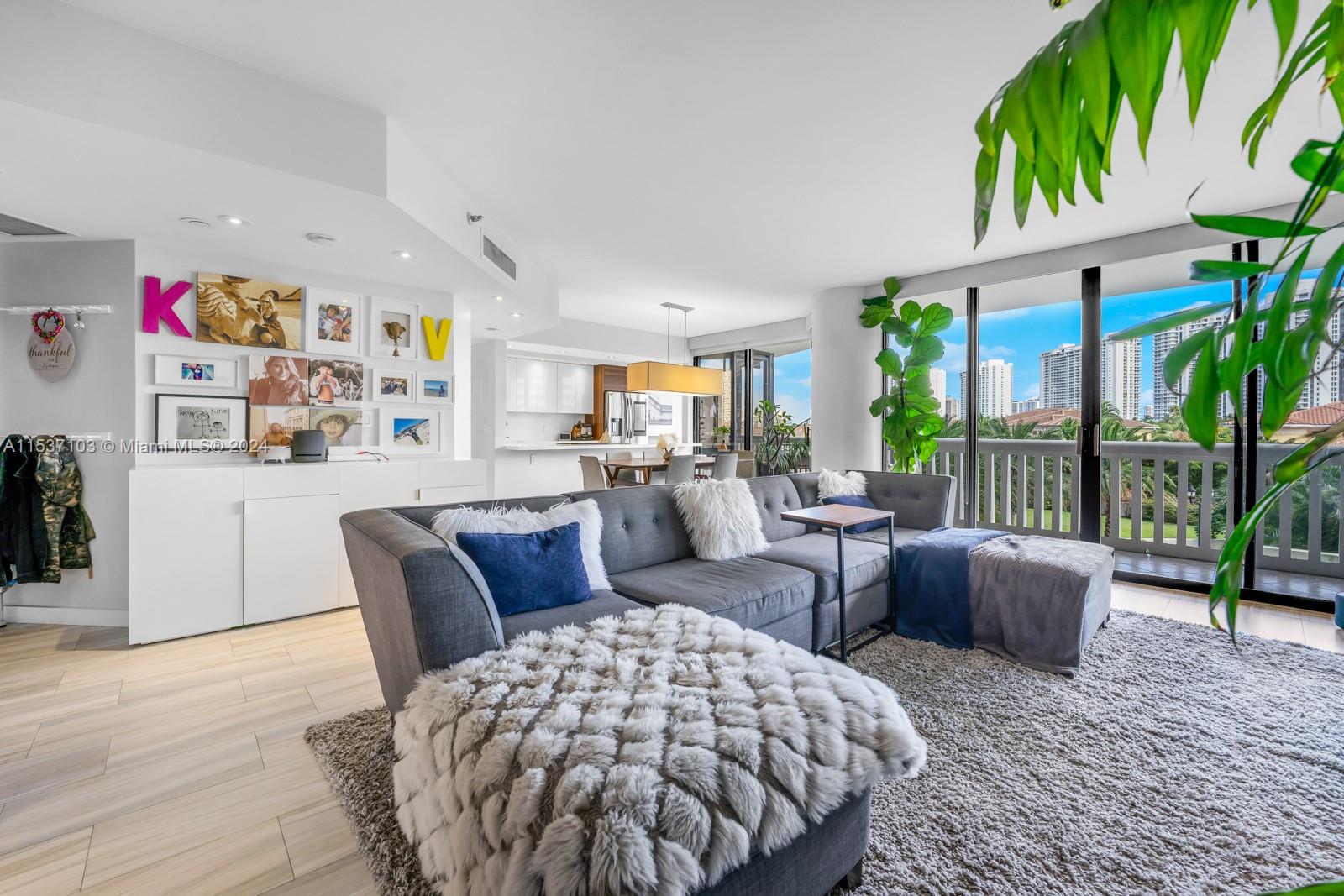 1000 Island Blvd, Aventura, FL, 33160 United States, 3 Bedrooms Bedrooms, ,2 BathroomsBathrooms,Residential,For Sale,Island Blvd,A11537103