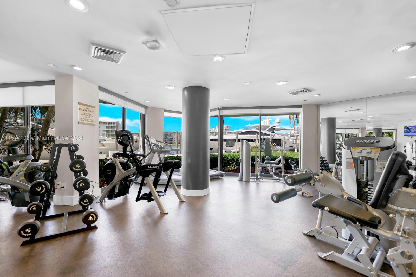 Gym in 1000 Building