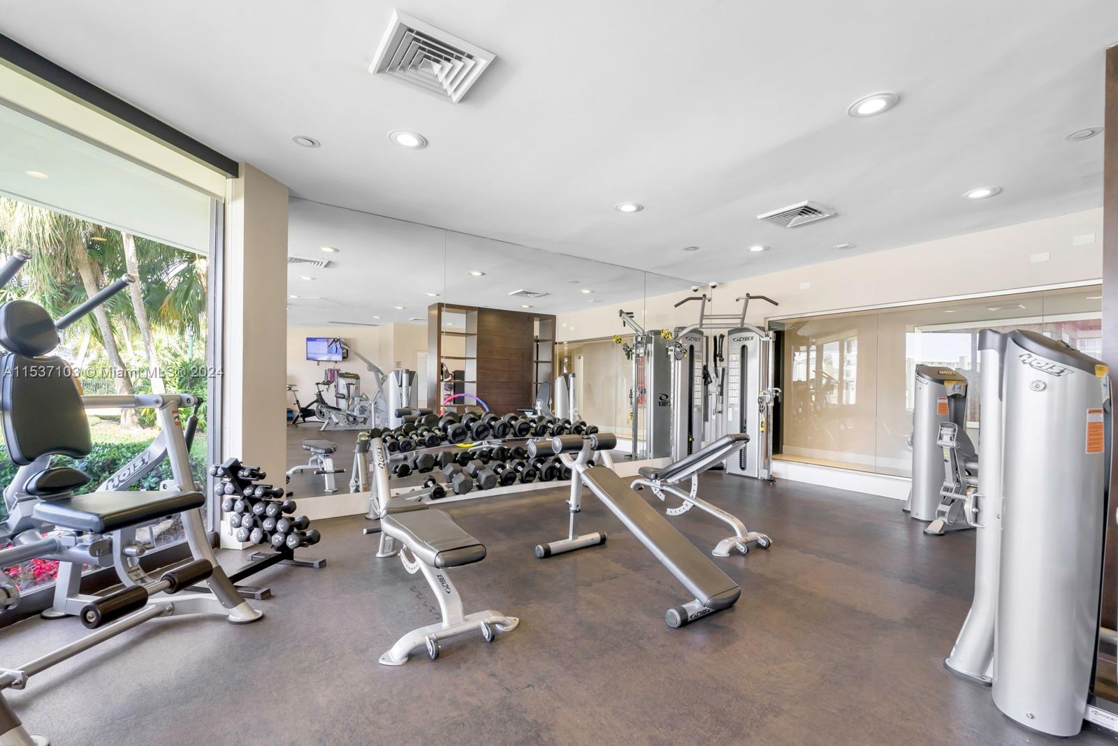 Gym in 1000 Building