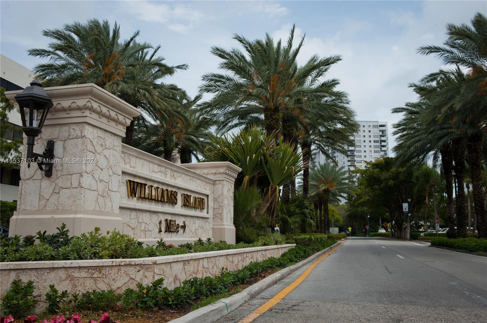 1000 Island Blvd, Aventura, FL, 33160 United States, 3 Bedrooms Bedrooms, ,2 BathroomsBathrooms,Residential,For Sale,Island Blvd,A11537103
