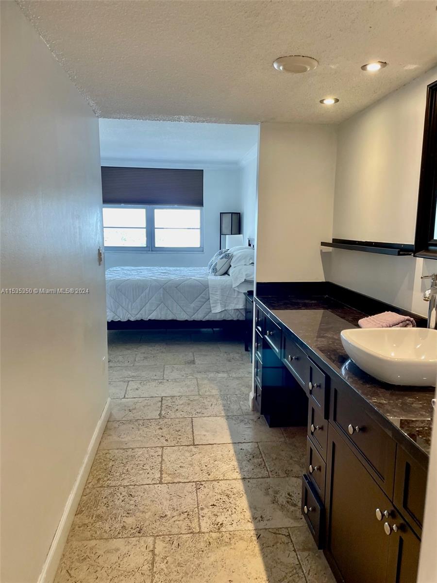 5701 Collins Avenue 1207, Miami Beach, Florida 33140, 1 Bedroom Bedrooms, ,2 BathroomsBathrooms,Residentiallease,For Rent,5701 Collins Avenue 1207,A11535350
