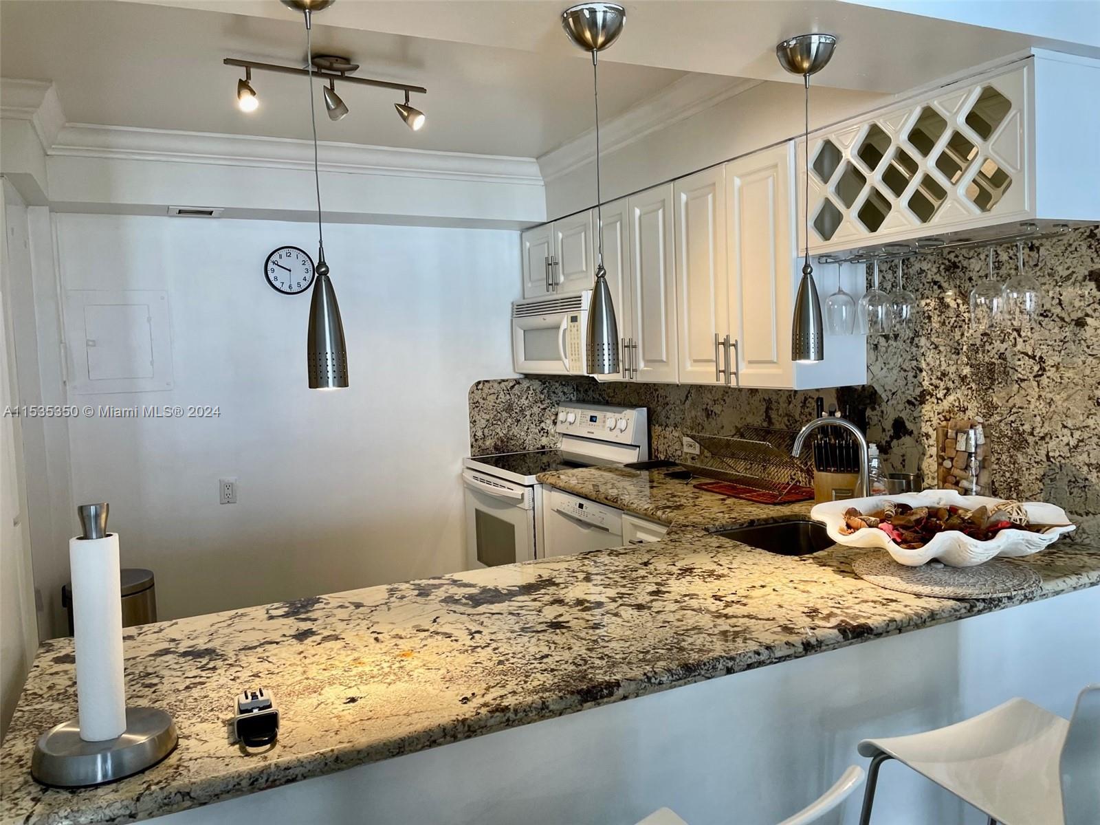 5701 Collins Avenue 1207, Miami Beach, Florida 33140, 1 Bedroom Bedrooms, ,2 BathroomsBathrooms,Residentiallease,For Rent,5701 Collins Avenue 1207,A11535350