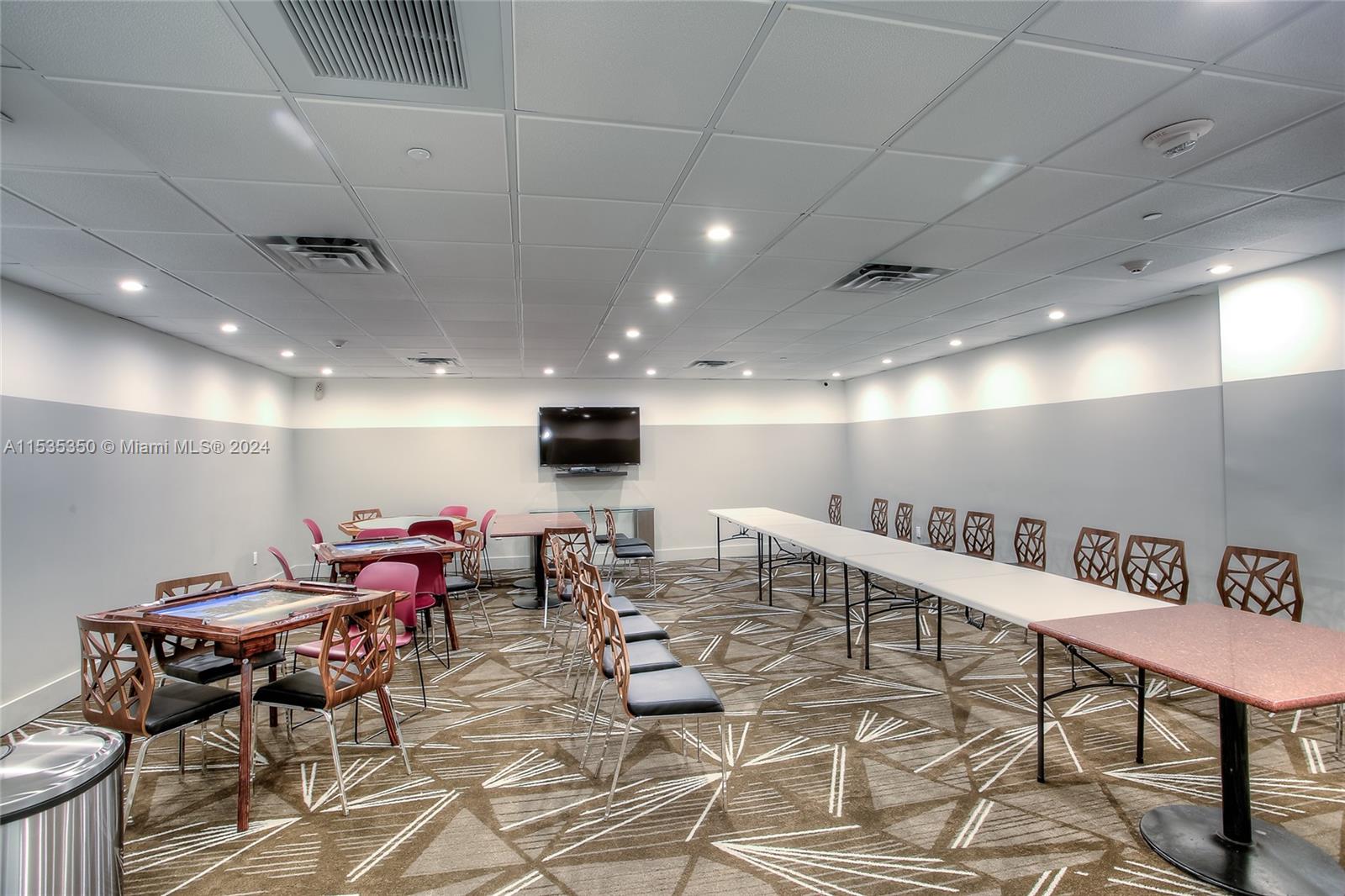 5701 Collins Avenue 1207, Miami Beach, Florida 33140, 1 Bedroom Bedrooms, ,2 BathroomsBathrooms,Residentiallease,For Rent,5701 Collins Avenue 1207,A11535350