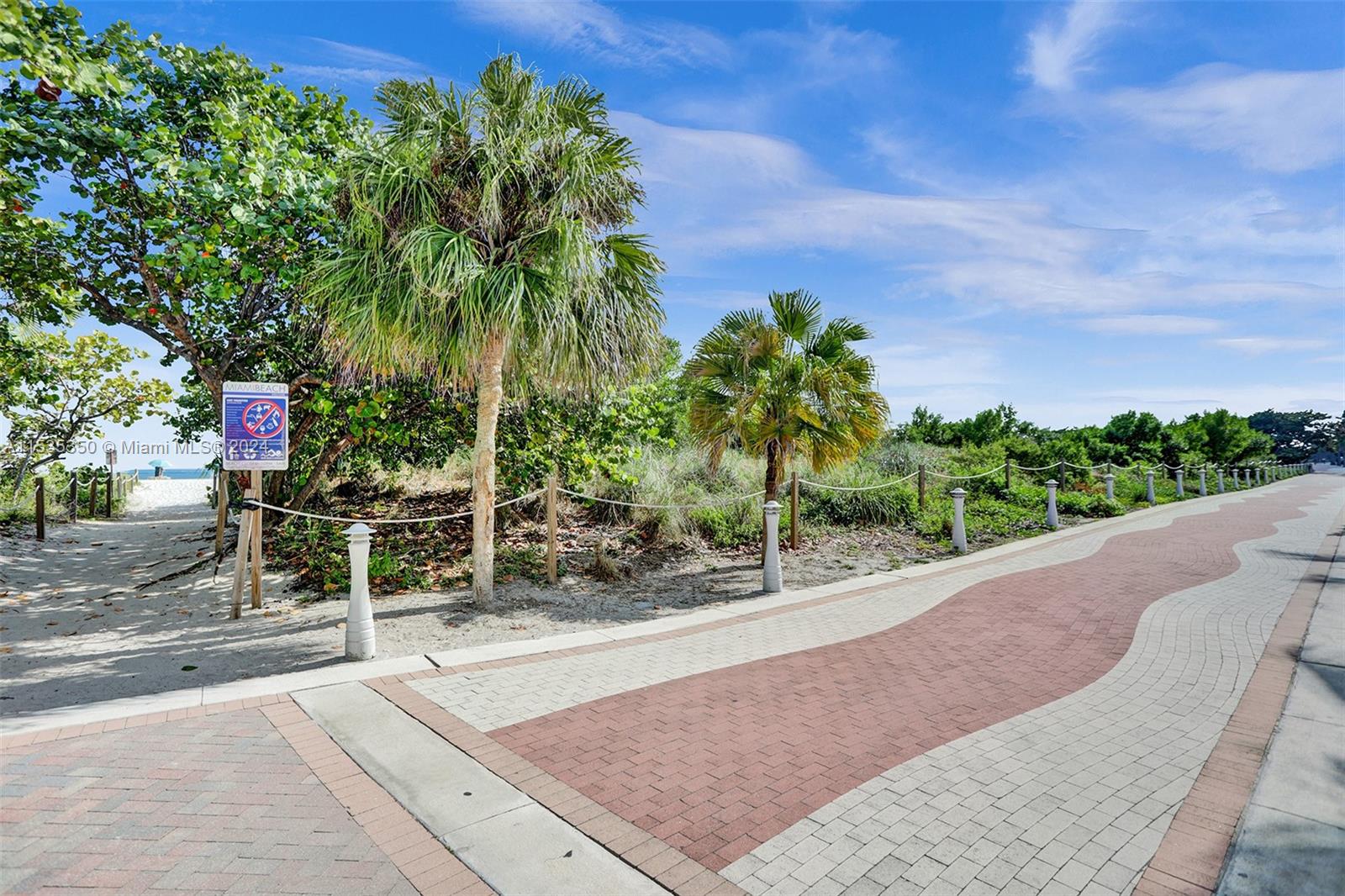 WALKING/BIKING/
ROLLERBLADES PATH
