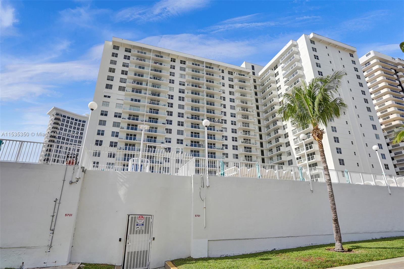 5701 Collins Avenue 1207, Miami Beach, Florida 33140, 1 Bedroom Bedrooms, ,2 BathroomsBathrooms,Residentiallease,For Rent,5701 Collins Avenue 1207,A11535350