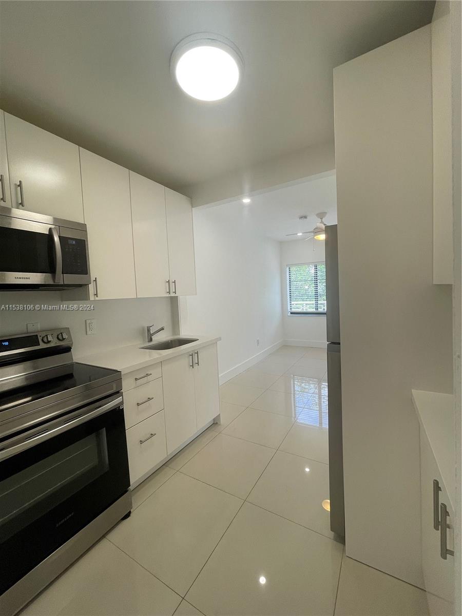 7620 Abbott Ave 4, Miami Beach, Florida 33141, 2 Bedrooms Bedrooms, ,1 BathroomBathrooms,Residentiallease,For Rent,7620 Abbott Ave 4,A11538106