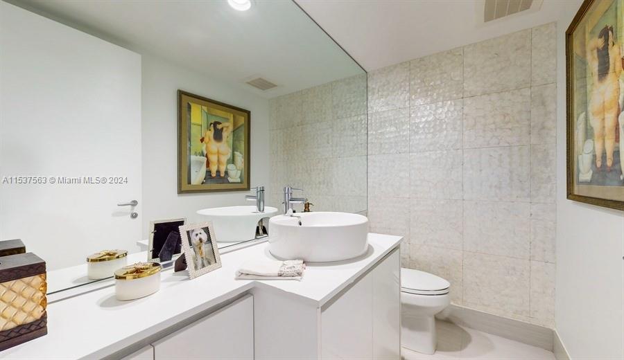 3951 Ocean Dr, Hollywood, FL, 33019 United States, 4 Bedrooms Bedrooms, ,4 BathroomsBathrooms,Residential,For Sale,Ocean Dr,A11537563