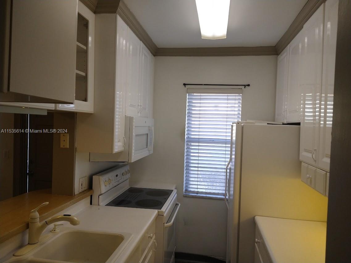 2225 Polk St 6A, Hollywood, Florida 33020, 1 Bedroom Bedrooms, ,1 BathroomBathrooms,Residentiallease,For Rent,2225 Polk St 6A,A11535614