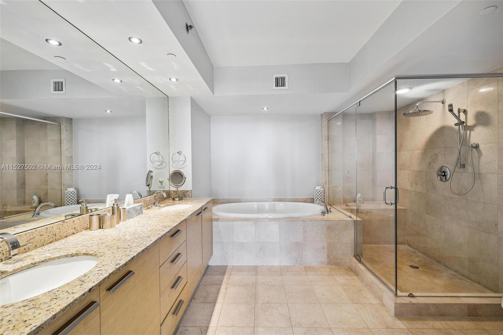 1830 S Ocean Dr 2703, Hallandale Beach, Florida 33009, 2 Bedrooms Bedrooms, ,3 BathroomsBathrooms,Residentiallease,For Rent,1830 S Ocean Dr 2703,A11527502