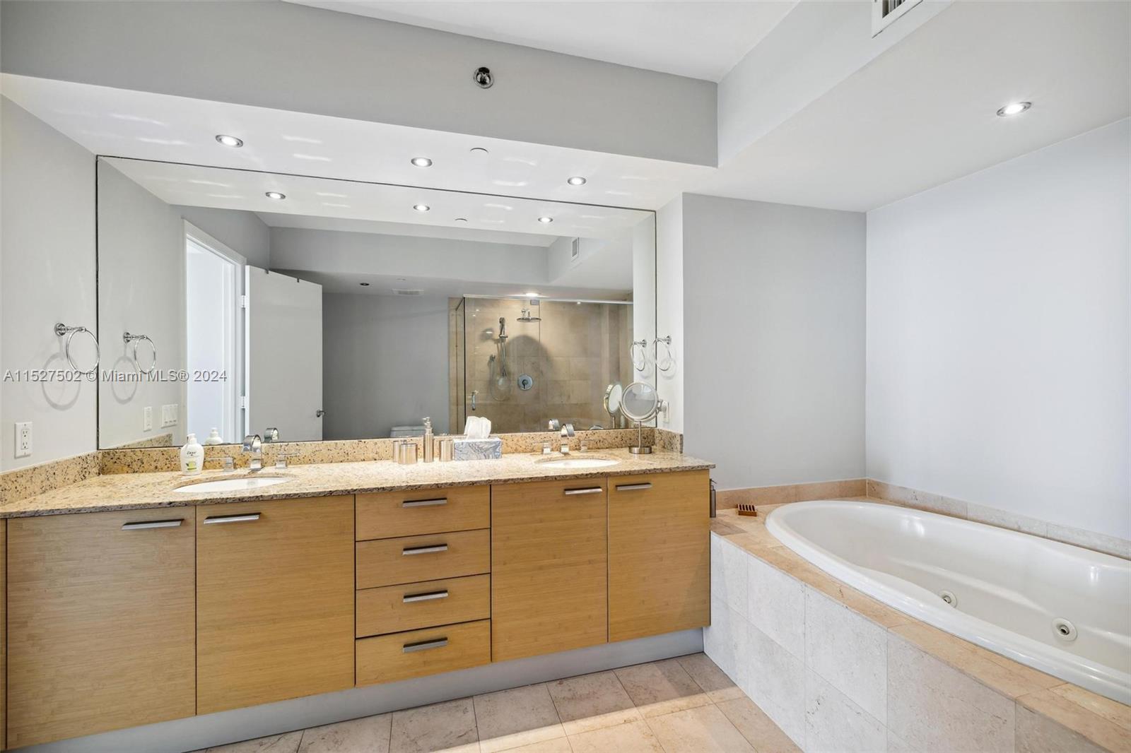 1830 S Ocean Dr 2703, Hallandale Beach, Florida 33009, 2 Bedrooms Bedrooms, ,3 BathroomsBathrooms,Residentiallease,For Rent,1830 S Ocean Dr 2703,A11527502