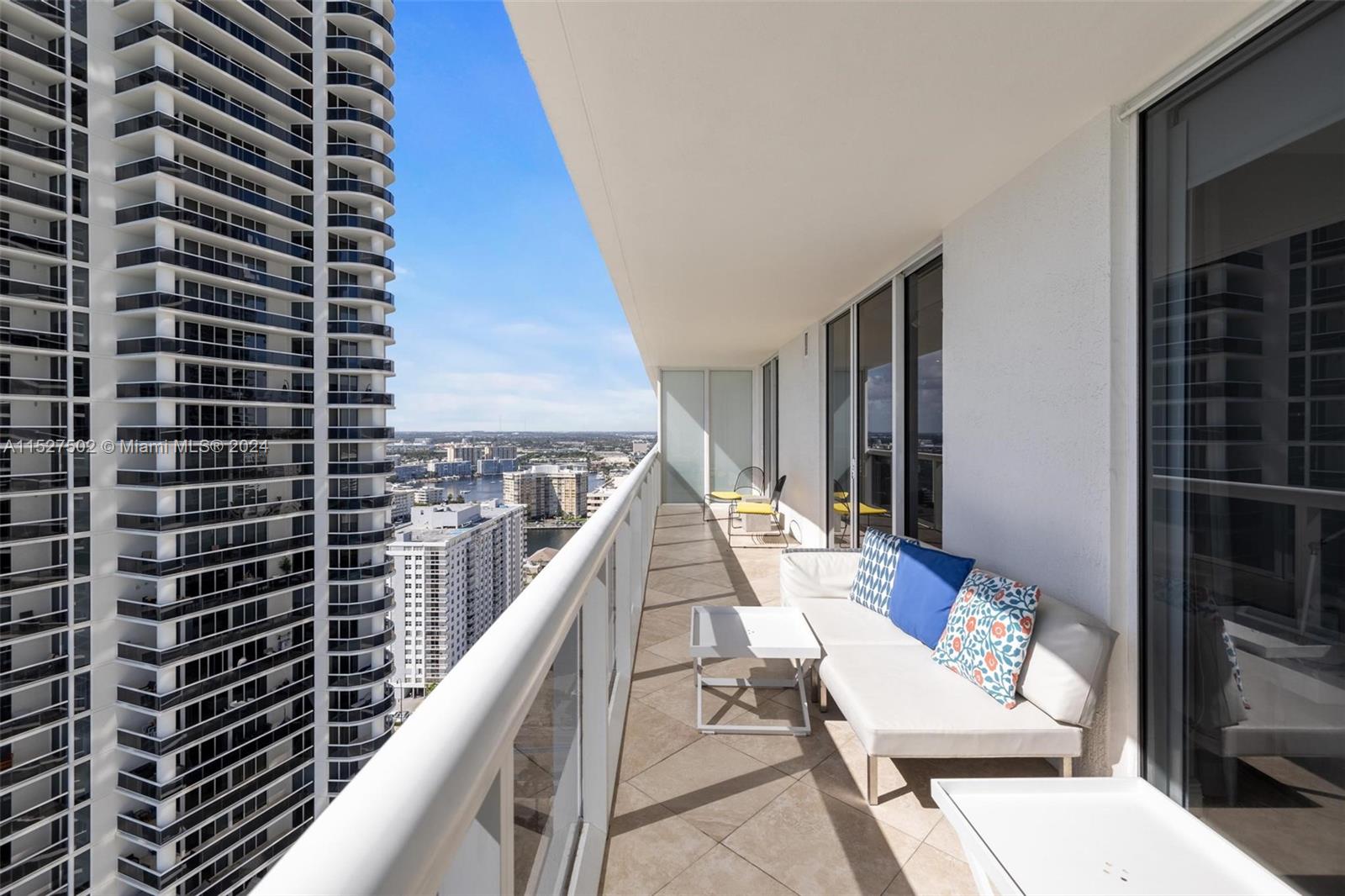 1830 S Ocean Dr 2703, Hallandale Beach, Florida 33009, 2 Bedrooms Bedrooms, ,3 BathroomsBathrooms,Residentiallease,For Rent,1830 S Ocean Dr 2703,A11527502