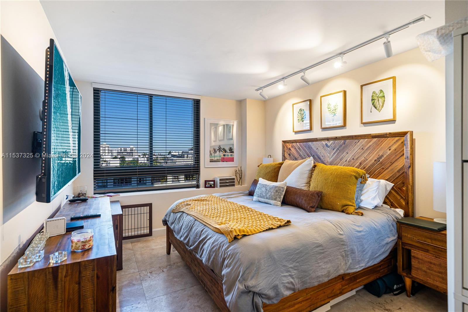 1330 West Ave 611, Miami Beach, Florida 33139, 2 Bedrooms Bedrooms, ,2 BathroomsBathrooms,Residential,For Sale,1330 West Ave 611,A11537325