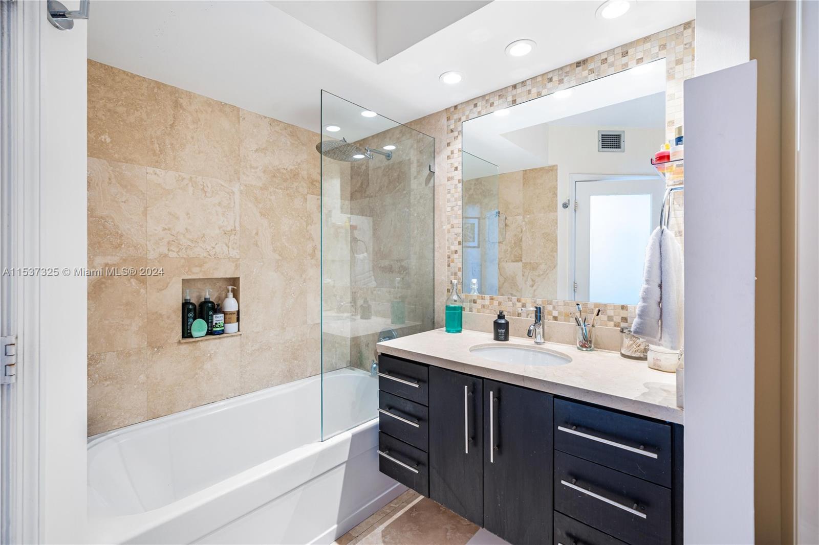 1330 West Ave 611, Miami Beach, Florida 33139, 2 Bedrooms Bedrooms, ,2 BathroomsBathrooms,Residential,For Sale,1330 West Ave 611,A11537325