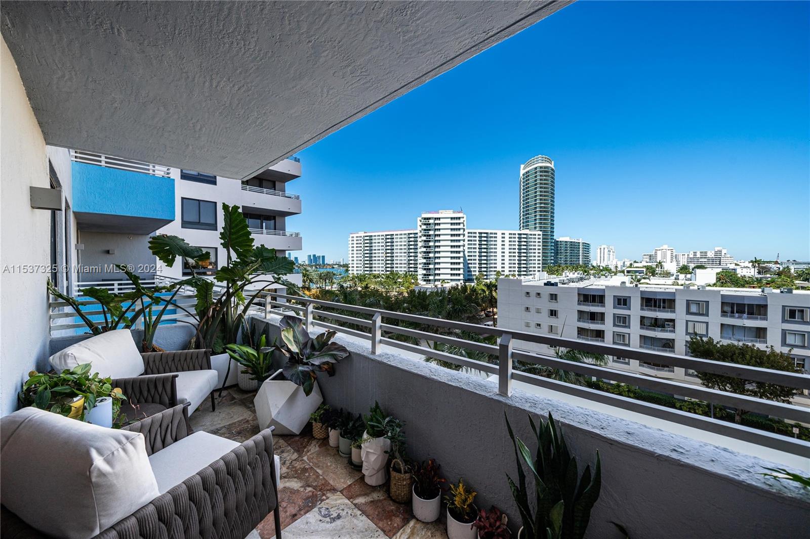 1330 West Ave 611, Miami Beach, Florida 33139, 2 Bedrooms Bedrooms, ,2 BathroomsBathrooms,Residential,For Sale,1330 West Ave 611,A11537325