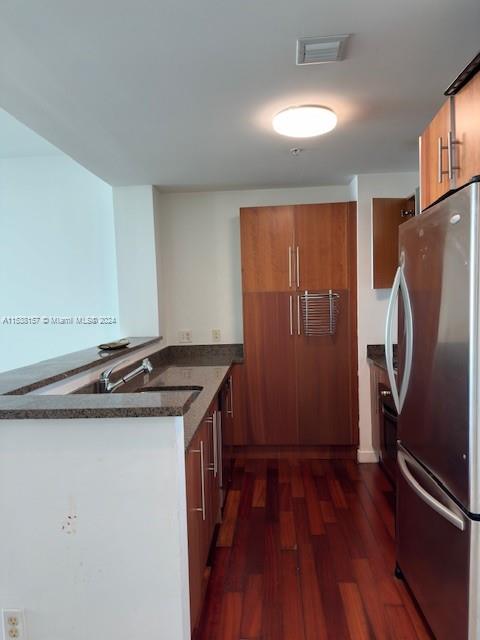 BEAUTIFUL 1 BEDROM 1 BATHROOM APARTMENT, WITH STUNNING SKYLIKE VIEWS!! VERY WELL LOCATED CONDO IN DOWNTOWN MIAMI. WALKING DISTANCE TO EVERYTHING. ENJOY NIGHT LIFE STYLE OF BRICKEL, WYNWOOD, MIDTOWN AND DOWNTOWN. REALTORS PLEASE READ! NO LESS THAT 1 YEAR LEASE!!