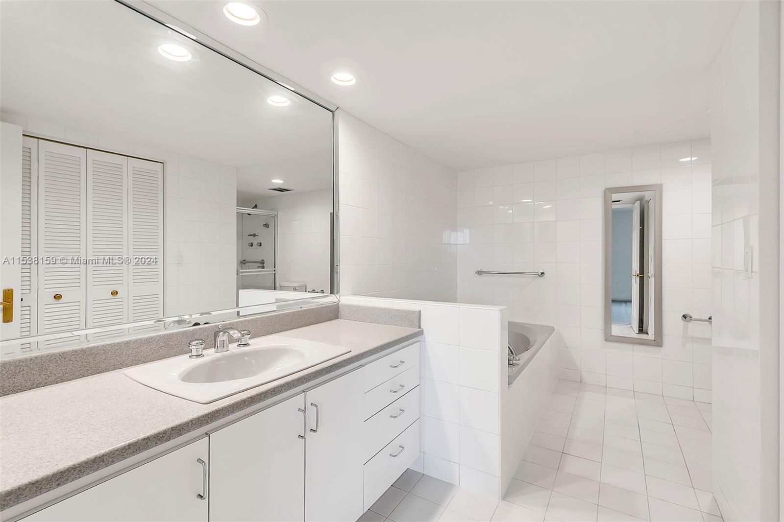 600 Biltmore Way 307, Coral Gables, Florida 33134, 2 Bedrooms Bedrooms, ,2 BathroomsBathrooms,Residentiallease,For Rent,600 Biltmore Way 307,A11538159