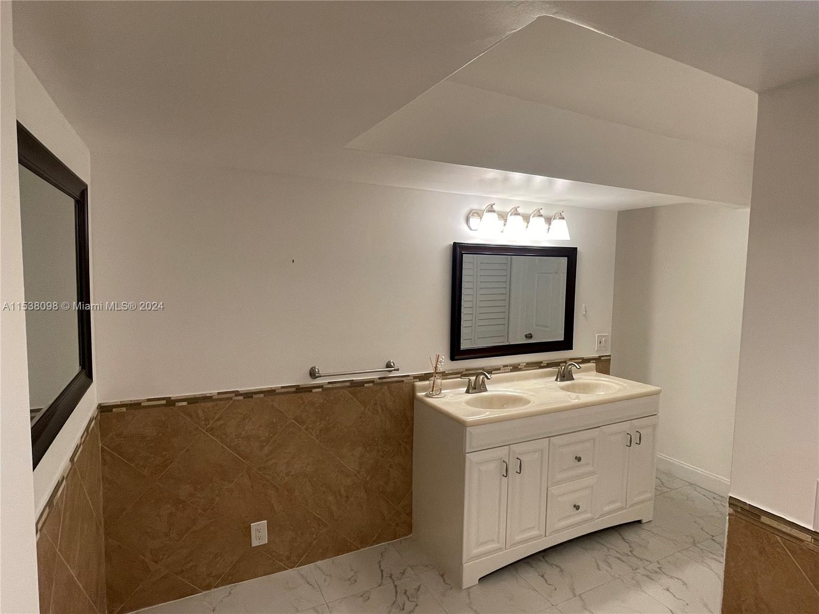 3500 Mystic Pointe Dr 3002, Aventura, Florida 33180, 2 Bedrooms Bedrooms, ,2 BathroomsBathrooms,Residentiallease,For Rent,3500 Mystic Pointe Dr 3002,A11538098