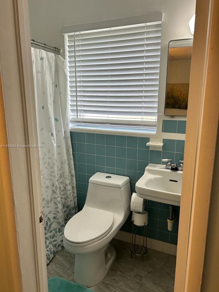 Hollywood, Florida 33020, 1 Bedroom Bedrooms, ,1 BathroomBathrooms,Residentiallease,For Rent,A11535292