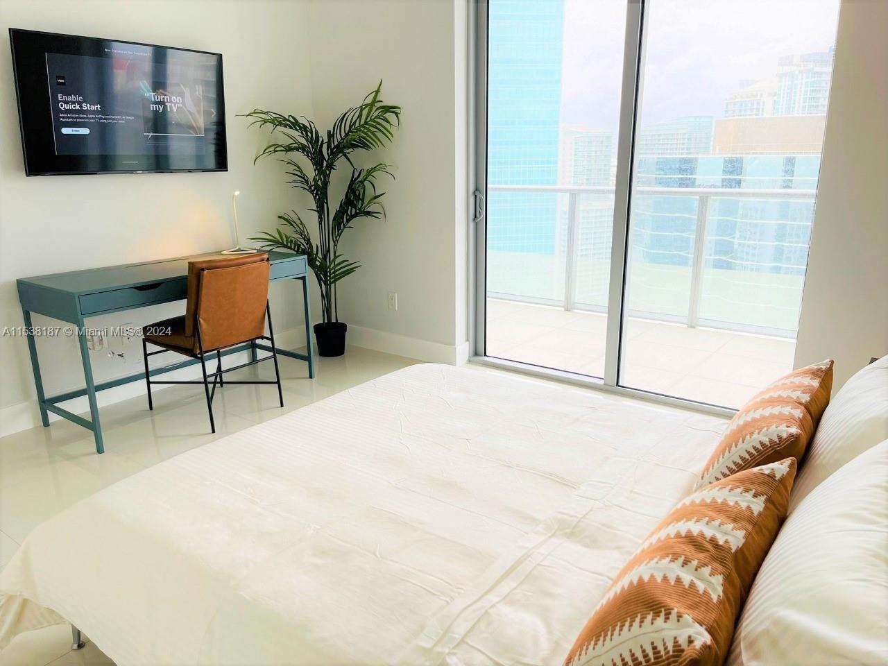 1300 Brickell Bay Dr 3600, Miami, Florida 33131, 1 Bedroom Bedrooms, ,1 BathroomBathrooms,Residentiallease,For Rent,1300 Brickell Bay Dr 3600,A11538187