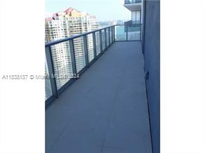 1300 Brickell Bay Dr 3600, Miami, Florida 33131, 1 Bedroom Bedrooms, ,1 BathroomBathrooms,Residentiallease,For Rent,1300 Brickell Bay Dr 3600,A11538187