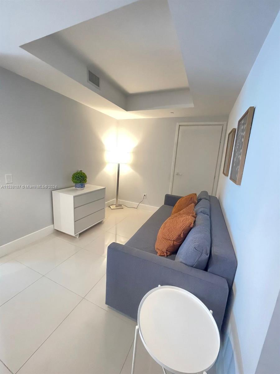 1300 Brickell Bay Dr 3600, Miami, Florida 33131, 1 Bedroom Bedrooms, ,1 BathroomBathrooms,Residentiallease,For Rent,1300 Brickell Bay Dr 3600,A11538187