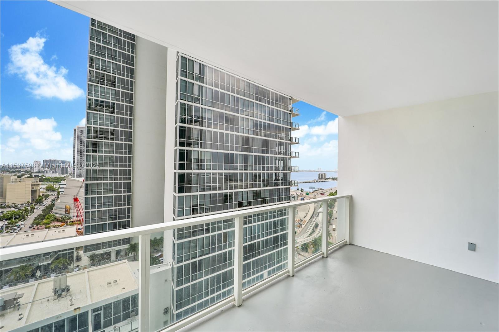 1040 Biscayne Blvd 1805, Miami, Florida 33132, 1 Bedroom Bedrooms, ,1 BathroomBathrooms,Residential,For Sale,1040 Biscayne Blvd 1805,A11537593