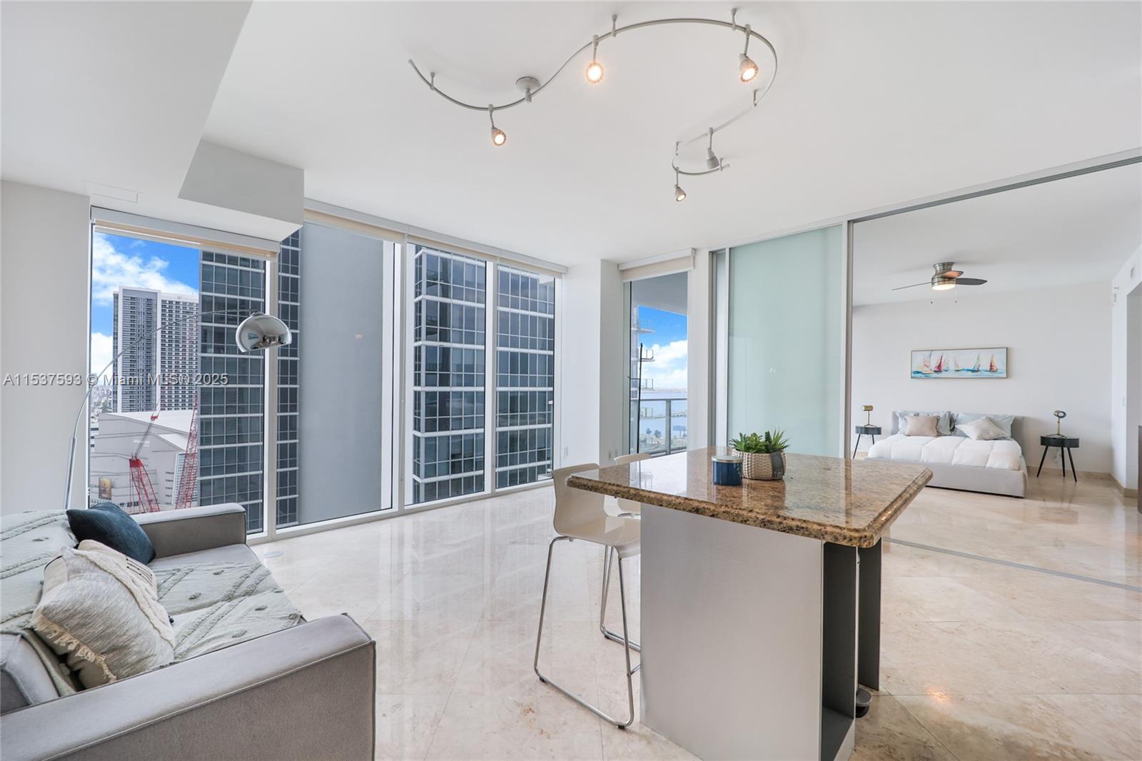 1040 Biscayne Blvd 1805, Miami, Florida 33132, 1 Bedroom Bedrooms, ,1 BathroomBathrooms,Residential,For Sale,1040 Biscayne Blvd 1805,A11537593
