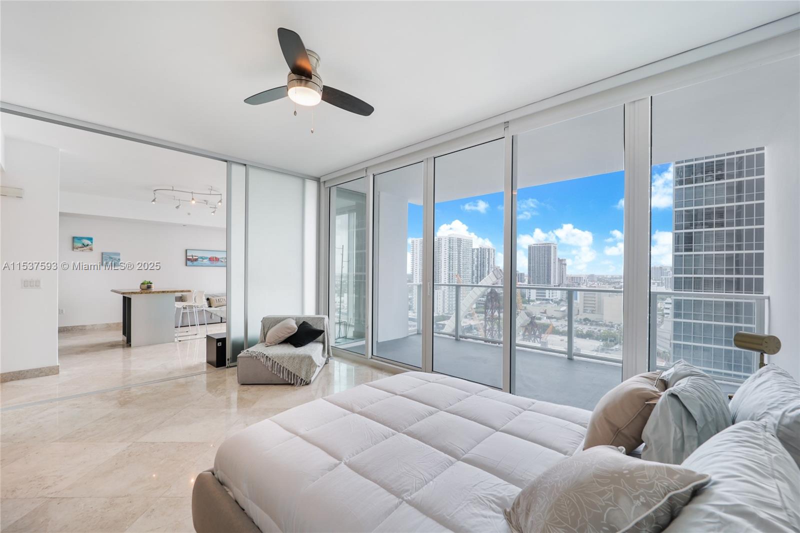 1040 Biscayne Blvd 1805, Miami, Florida 33132, 1 Bedroom Bedrooms, ,1 BathroomBathrooms,Residential,For Sale,1040 Biscayne Blvd 1805,A11537593