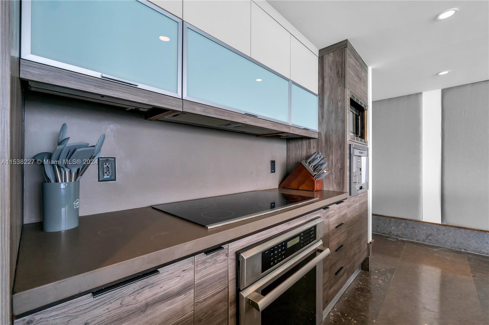 5875 Collins Ave 1402, Miami Beach, Florida 33140, 2 Bedrooms Bedrooms, ,2 BathroomsBathrooms,Residentiallease,For Rent,5875 Collins Ave 1402,A11538227