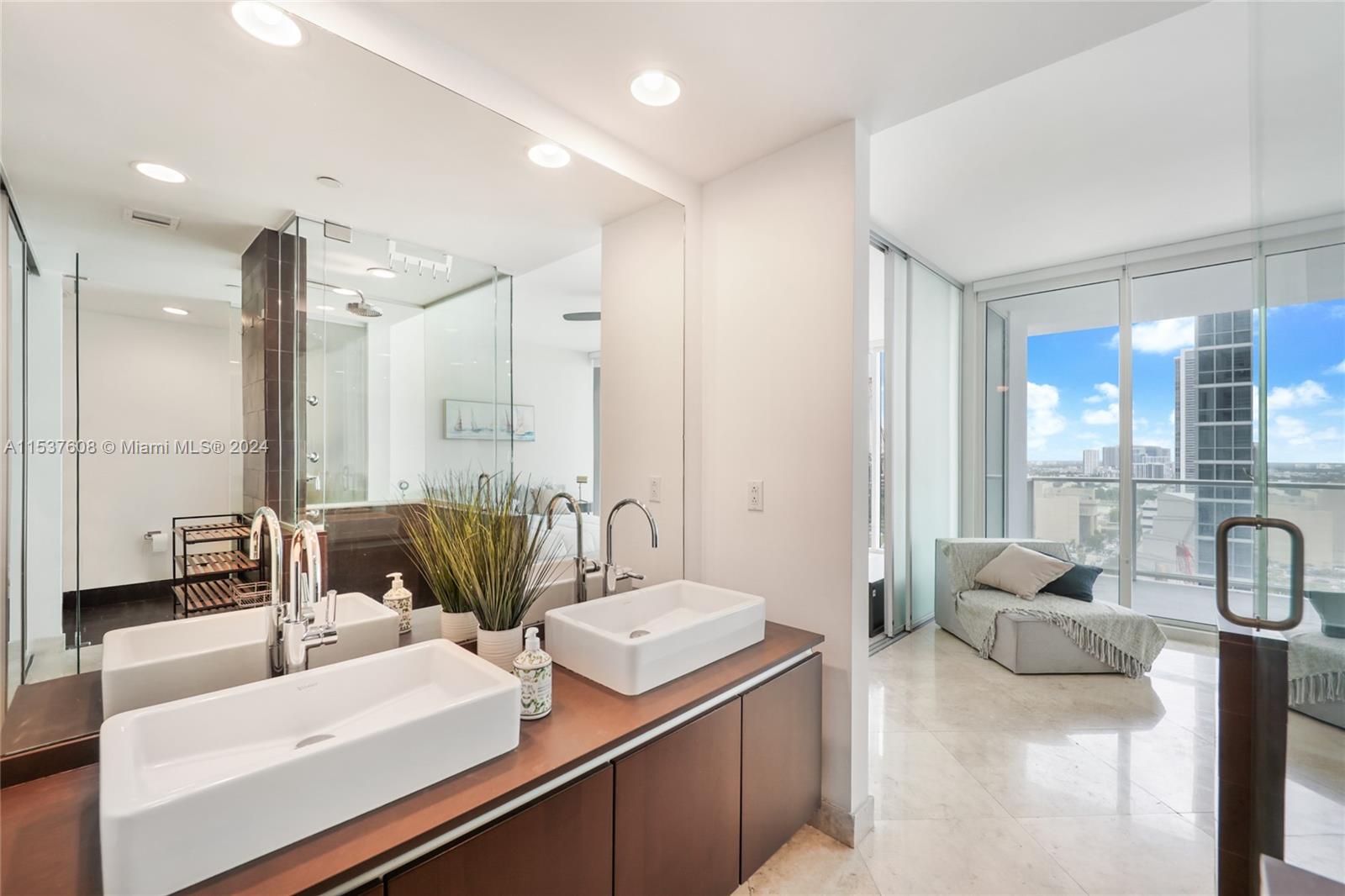 1040 Biscayne Blvd 1805, Miami, Florida 33132, 1 Bedroom Bedrooms, ,1 BathroomBathrooms,Residentiallease,For Rent,1040 Biscayne Blvd 1805,A11537608
