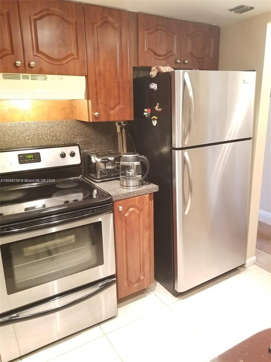 Hollywood, Florida 33019, 1 Bedroom Bedrooms, ,1 BathroomBathrooms,Residentiallease,For Rent,A11538239