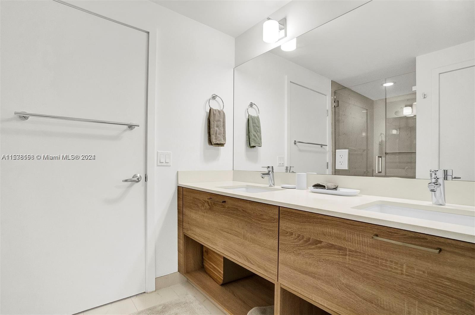 16385 Biscayne Blvd 421, North Miami Beach, Florida 33160, 3 Bedrooms Bedrooms, ,3 BathroomsBathrooms,Residentiallease,For Rent,16385 Biscayne Blvd 421,A11538158