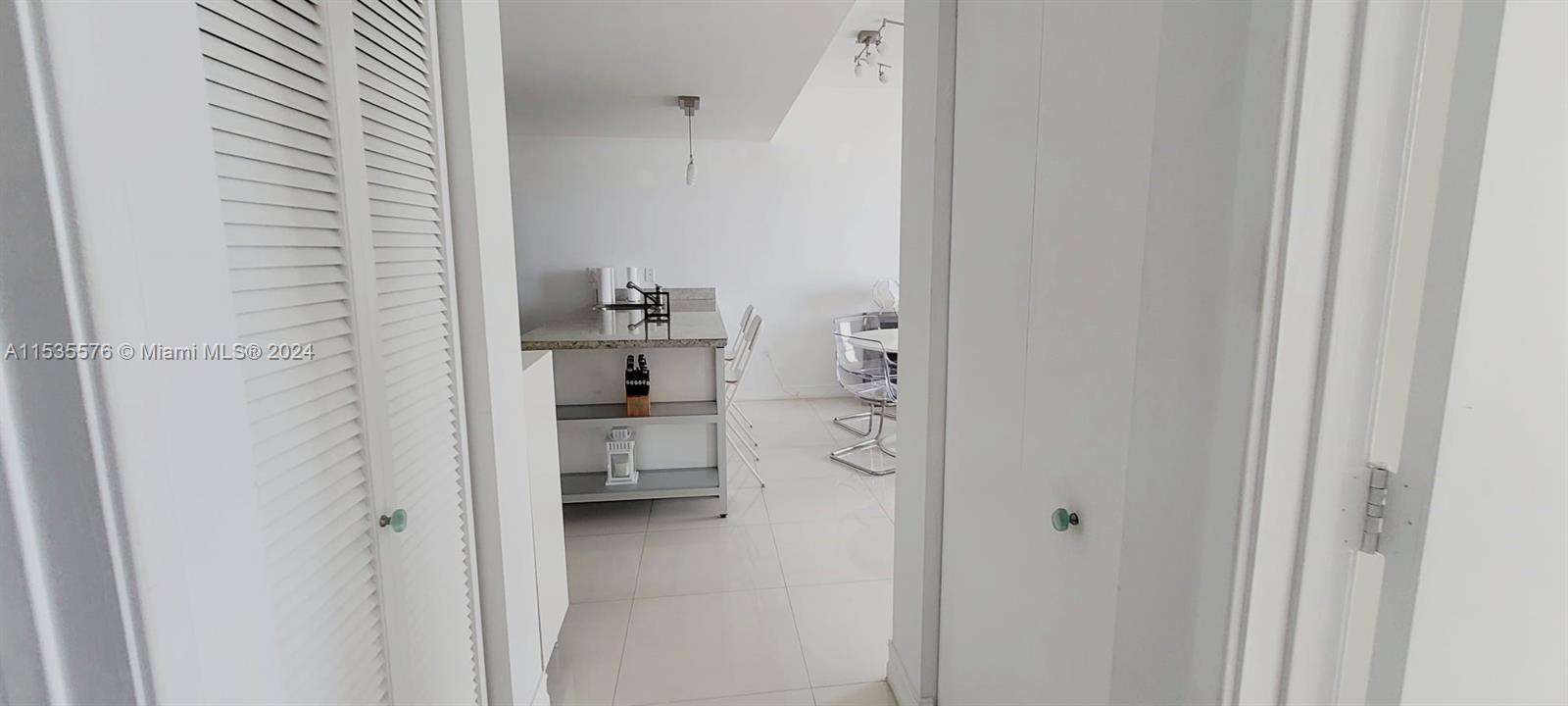 185 SW 7th St 2808, Miami, Florida 33130, 1 Bedroom Bedrooms, ,1 BathroomBathrooms,Residentiallease,For Rent,185 SW 7th St 2808,A11535576