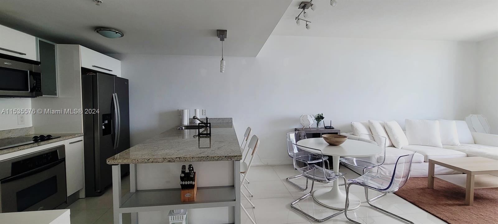 185 SW 7th St 2808, Miami, Florida 33130, 1 Bedroom Bedrooms, ,1 BathroomBathrooms,Residentiallease,For Rent,185 SW 7th St 2808,A11535576