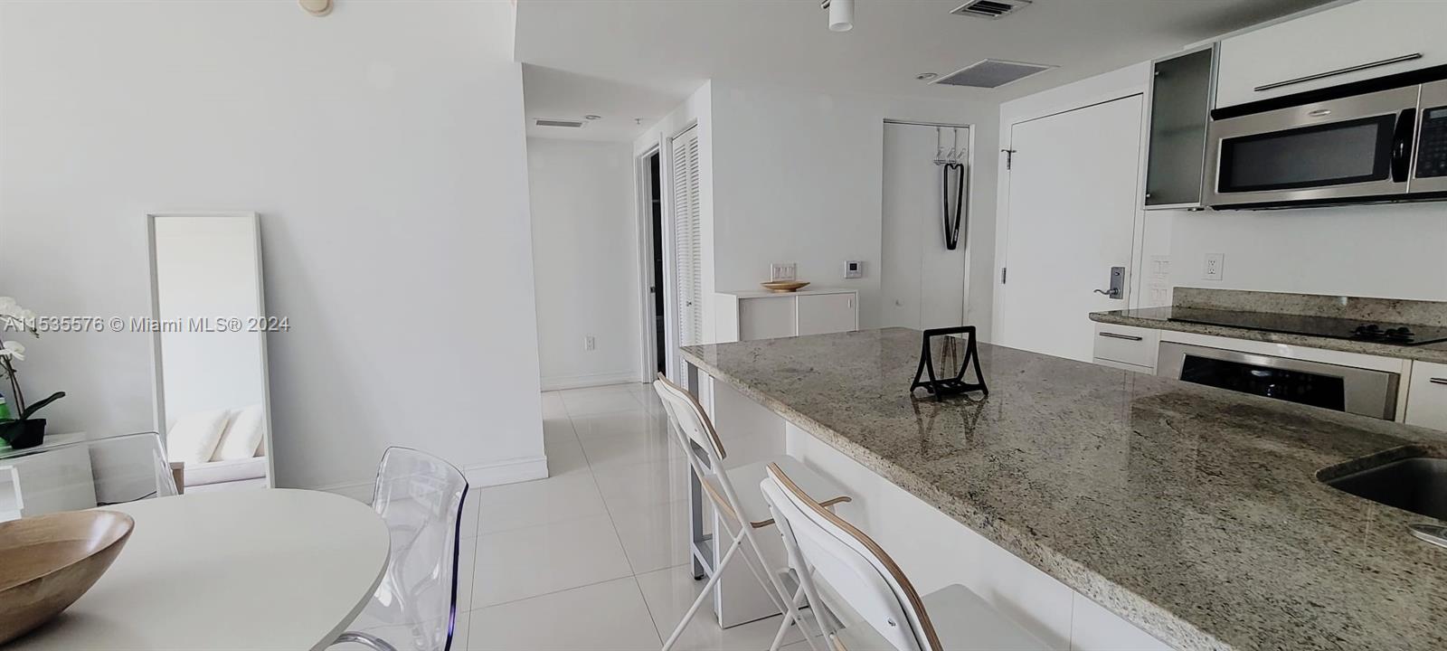 185 SW 7th St 2808, Miami, Florida 33130, 1 Bedroom Bedrooms, ,1 BathroomBathrooms,Residentiallease,For Rent,185 SW 7th St 2808,A11535576
