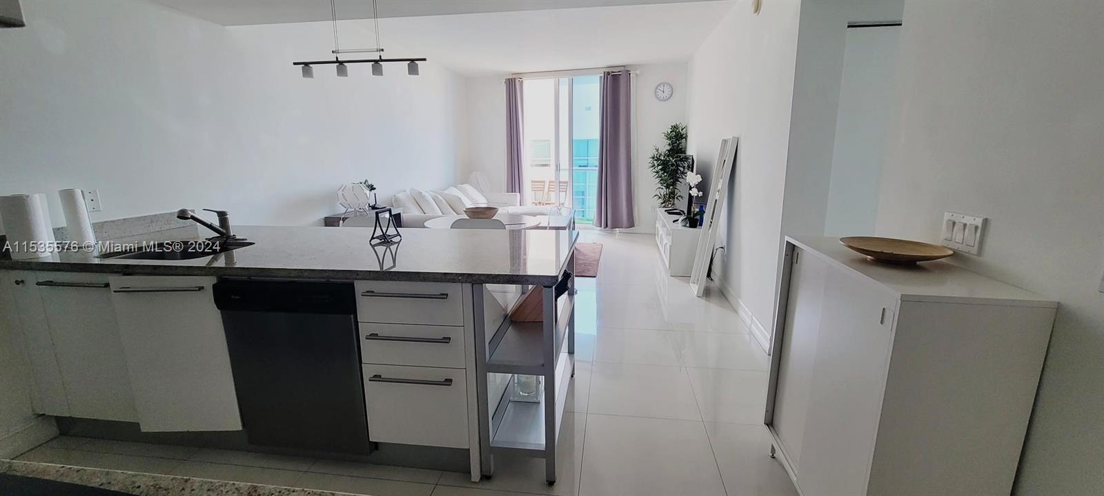 185 SW 7th St 2808, Miami, Florida 33130, 1 Bedroom Bedrooms, ,1 BathroomBathrooms,Residentiallease,For Rent,185 SW 7th St 2808,A11535576