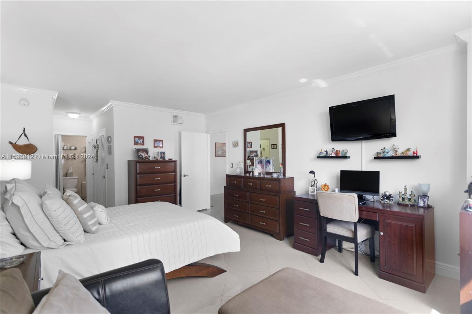 3725 S Ocean Dr 1220, Hollywood, Florida 33019, 1 Bedroom Bedrooms, ,1 BathroomBathrooms,Residential,For Sale,3725 S Ocean Dr 1220,A11533812