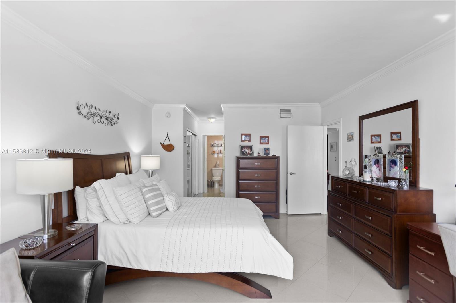 3725 S Ocean Dr 1220, Hollywood, Florida 33019, 1 Bedroom Bedrooms, ,1 BathroomBathrooms,Residential,For Sale,3725 S Ocean Dr 1220,A11533812