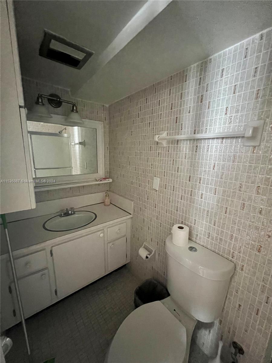 244 79th St 2C, Miami Beach, Florida 33141, ,1 BathroomBathrooms,Residentiallease,For Rent,244 79th St 2C,A11536087