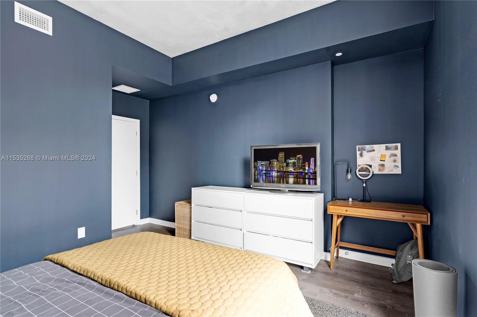 151 SE 1st St 1402, Miami, Florida 33131, 2 Bedrooms Bedrooms, ,1 BathroomBathrooms,Residential,For Sale,151 SE 1st St 1402,A11535268