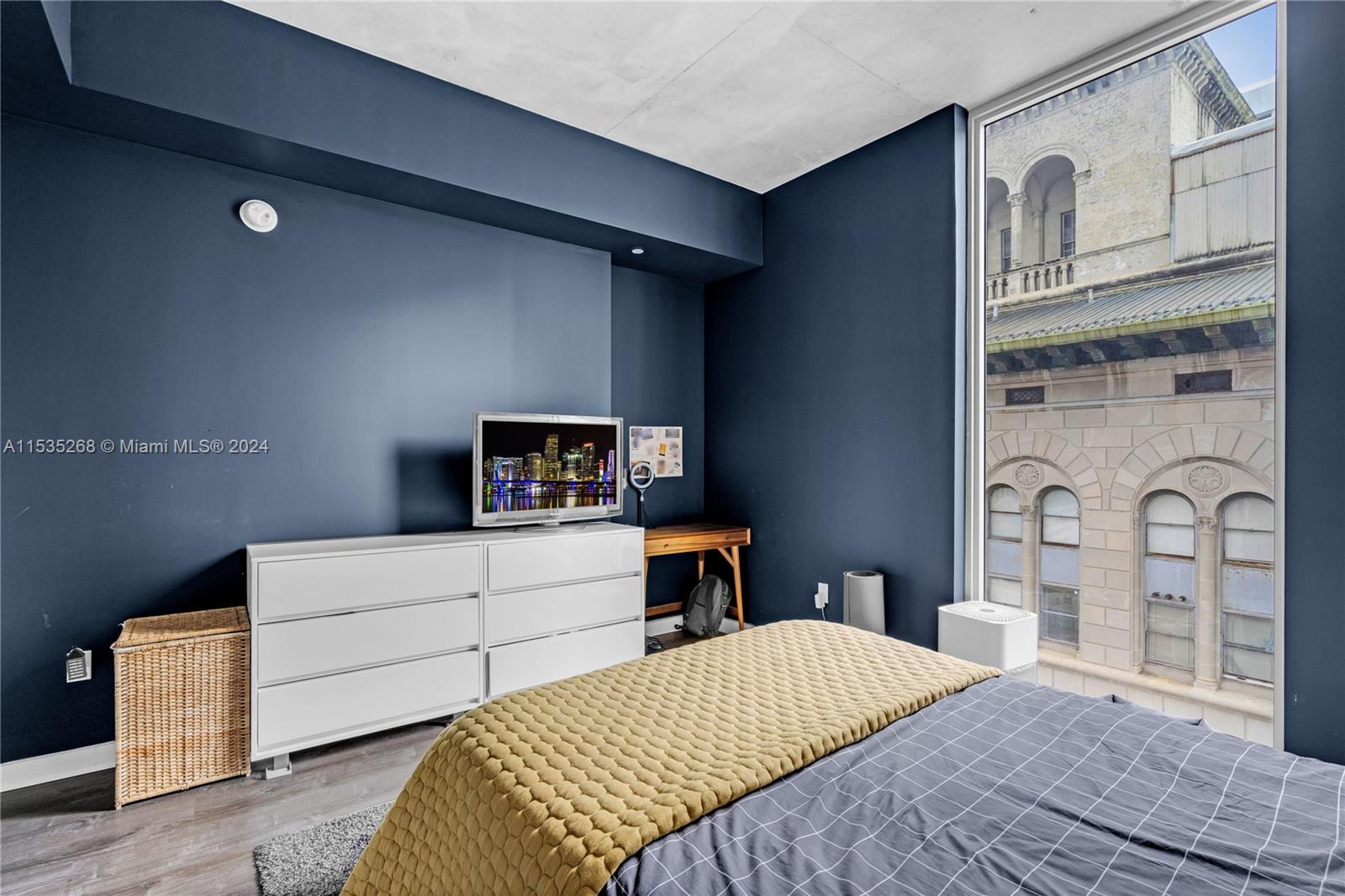 151 SE 1st St 1402, Miami, Florida 33131, 2 Bedrooms Bedrooms, ,1 BathroomBathrooms,Residential,For Sale,151 SE 1st St 1402,A11535268
