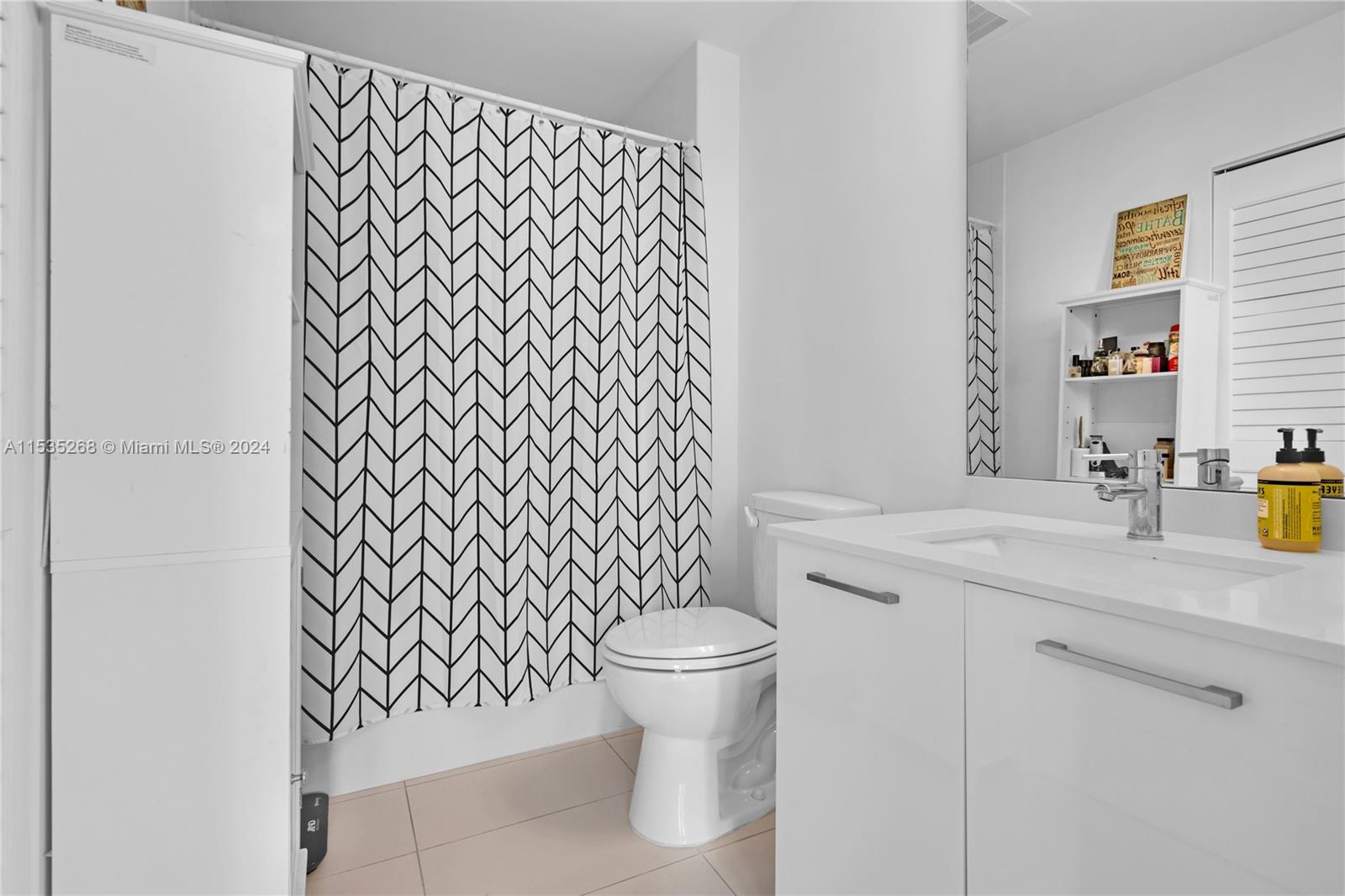 151 SE 1st St 1402, Miami, Florida 33131, 2 Bedrooms Bedrooms, ,1 BathroomBathrooms,Residential,For Sale,151 SE 1st St 1402,A11535268
