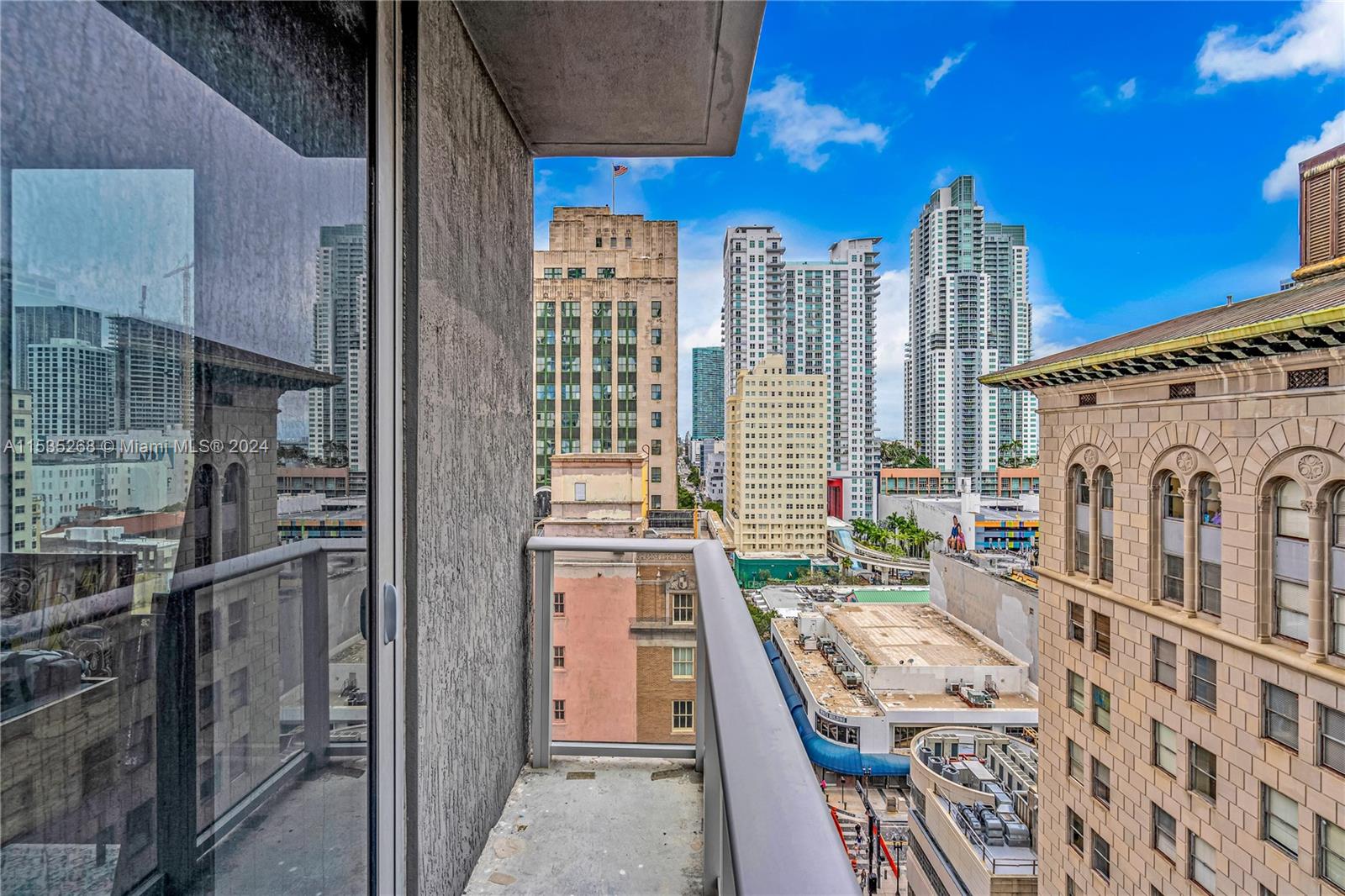 151 SE 1st St 1402, Miami, Florida 33131, 2 Bedrooms Bedrooms, ,1 BathroomBathrooms,Residential,For Sale,151 SE 1st St 1402,A11535268