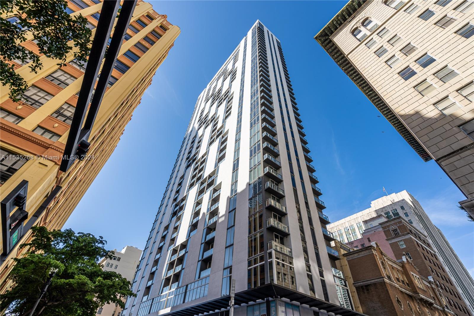 151 SE 1st St 1402, Miami, Florida 33131, 2 Bedrooms Bedrooms, ,1 BathroomBathrooms,Residential,For Sale,151 SE 1st St 1402,A11535268