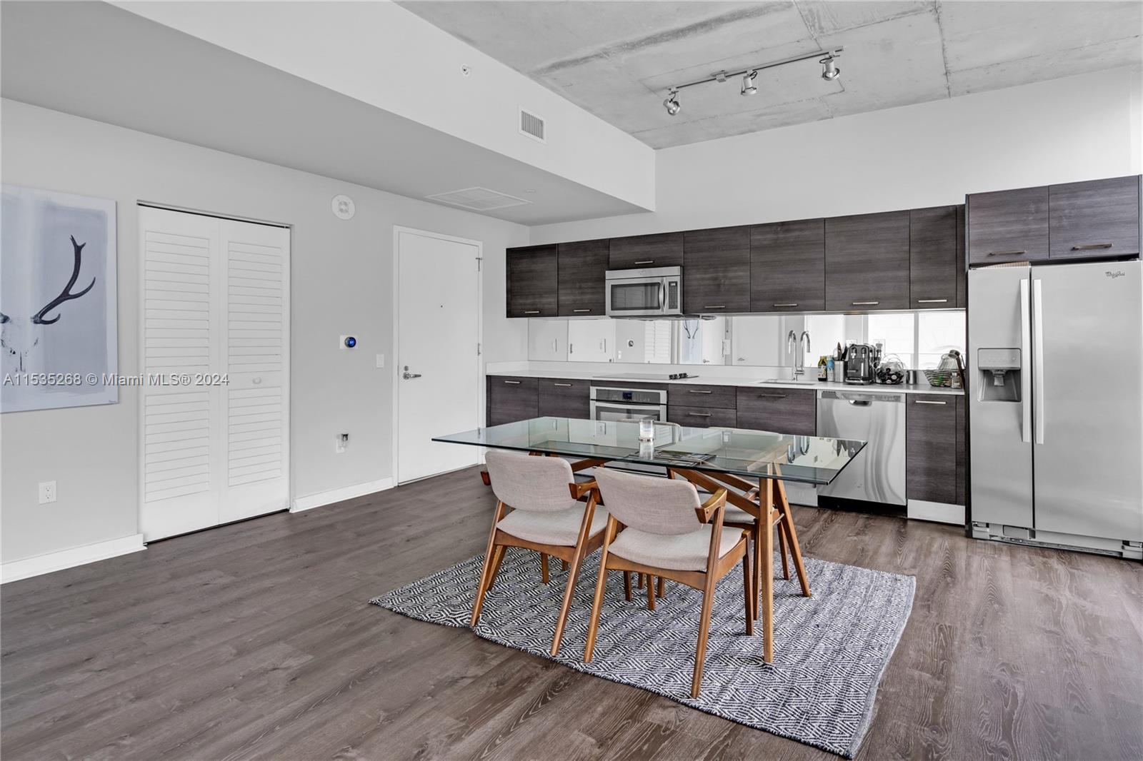 151 SE 1st St 1402, Miami, Florida 33131, 2 Bedrooms Bedrooms, ,1 BathroomBathrooms,Residential,For Sale,151 SE 1st St 1402,A11535268