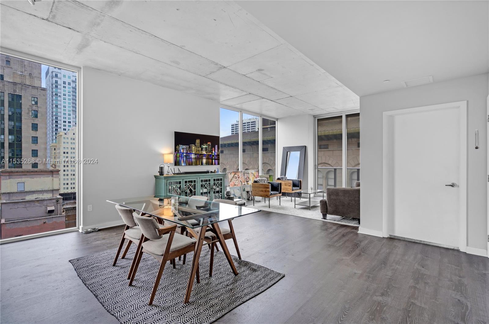 151 SE 1st St 1402, Miami, Florida 33131, 2 Bedrooms Bedrooms, ,1 BathroomBathrooms,Residential,For Sale,151 SE 1st St 1402,A11535268