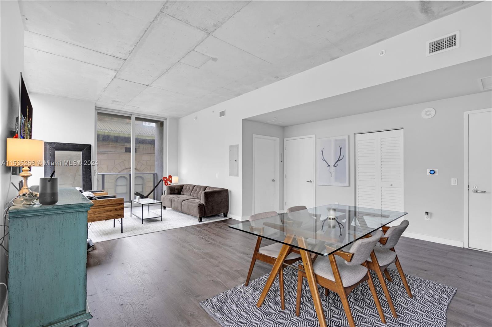 151 SE 1st St 1402, Miami, Florida 33131, 2 Bedrooms Bedrooms, ,1 BathroomBathrooms,Residential,For Sale,151 SE 1st St 1402,A11535268