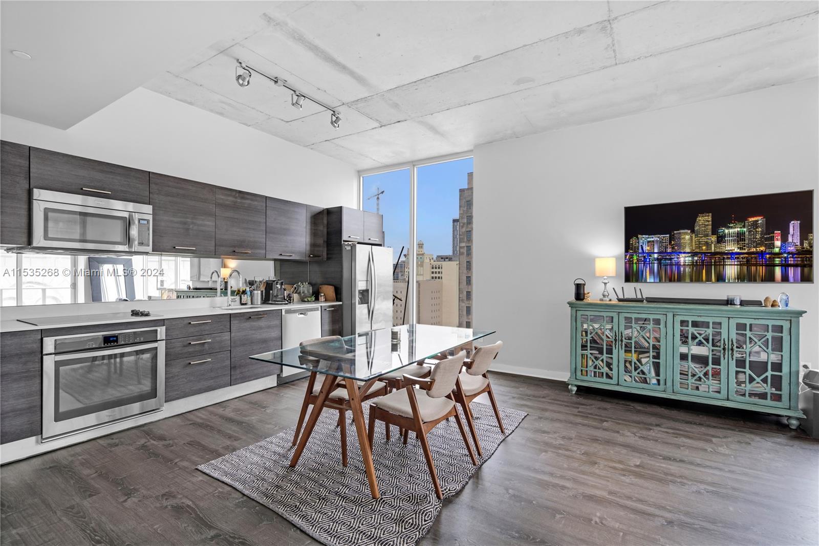 151 SE 1st St 1402, Miami, Florida 33131, 2 Bedrooms Bedrooms, ,1 BathroomBathrooms,Residential,For Sale,151 SE 1st St 1402,A11535268