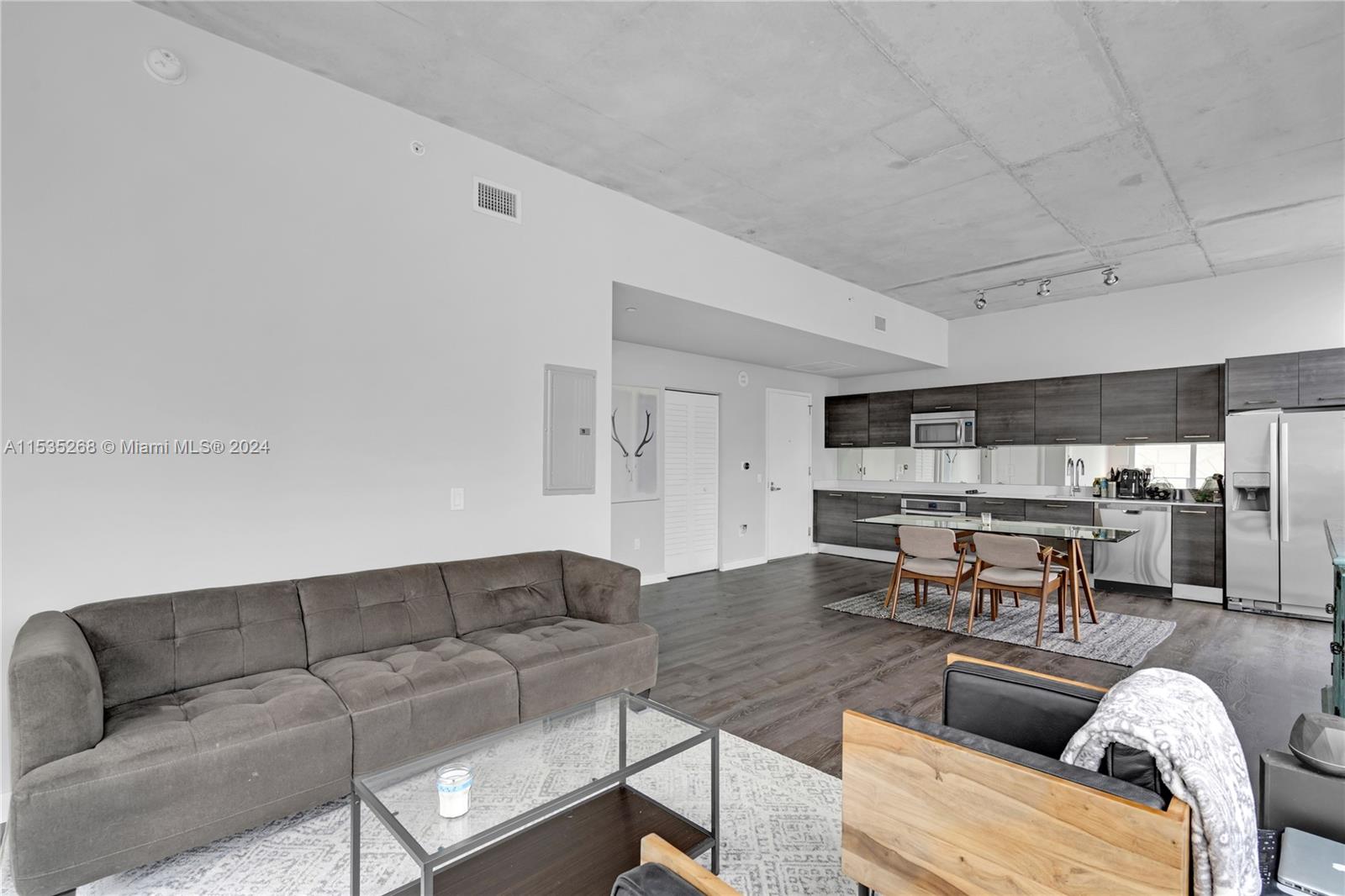151 SE 1st St 1402, Miami, Florida 33131, 2 Bedrooms Bedrooms, ,1 BathroomBathrooms,Residential,For Sale,151 SE 1st St 1402,A11535268