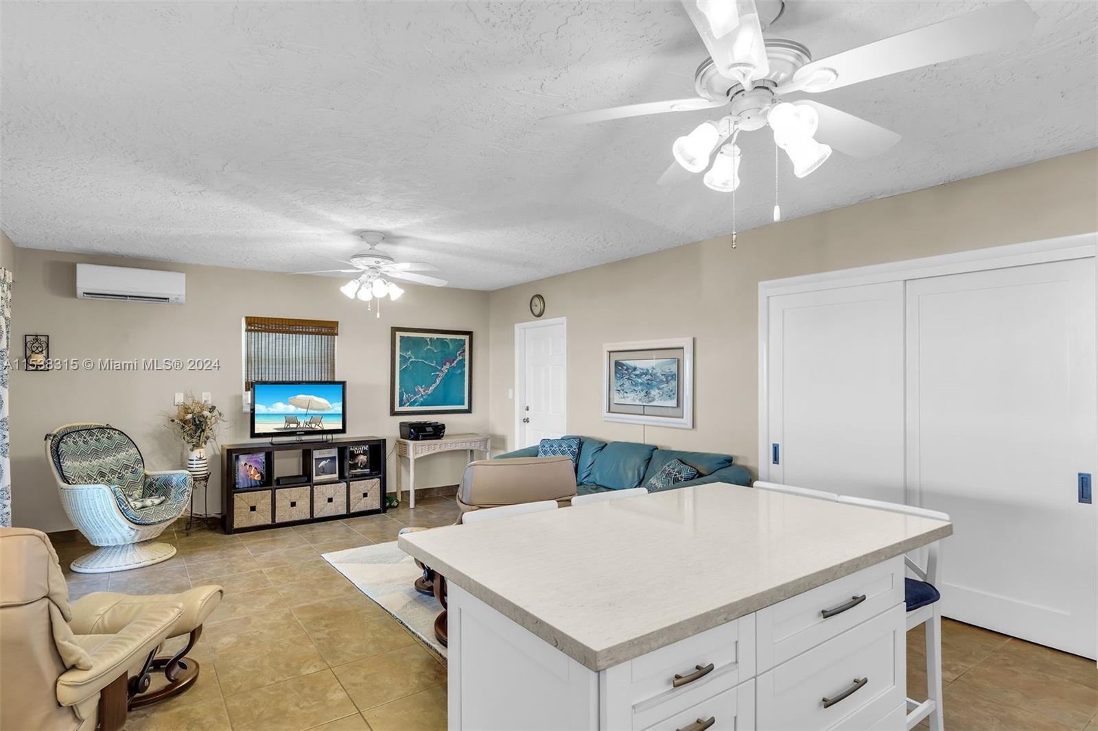 Guest suite - rec room, excellent space for in-laws or parties